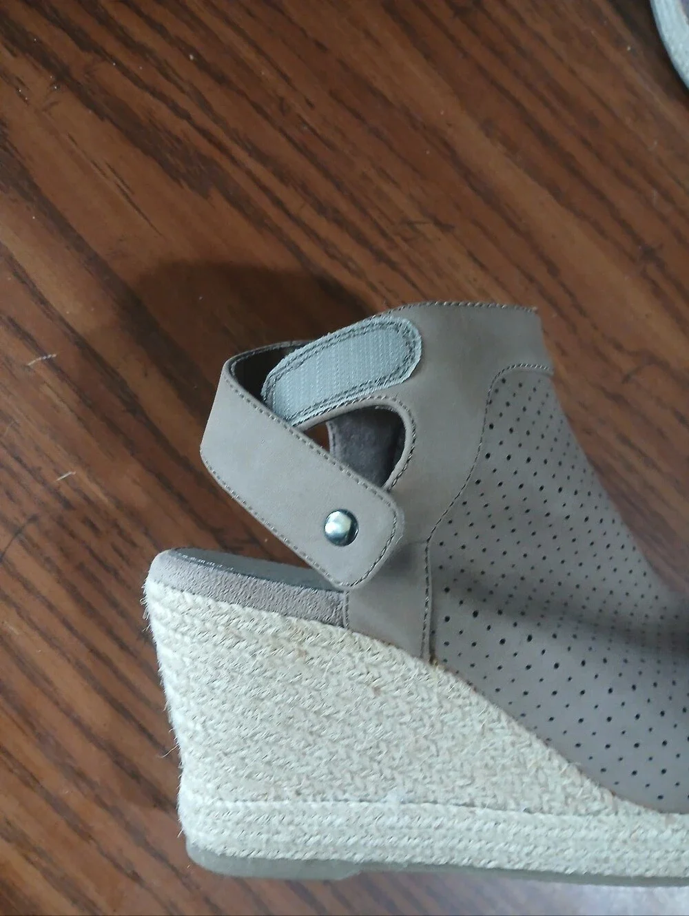 SKECHERS Women's Indigo Sky Love Dust Ankle-Strap Wedge Sandals Size 9 TAUPE